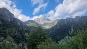 Un'escursione ad anello nella Valle dei Mulini con vista sulla Presolana