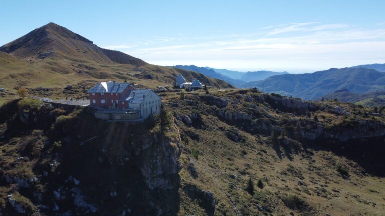 Periplo Zuccone Campelli e rifugi Cazzaniga e Nicola