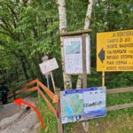 Inizio sentiero per monte Resegone e rifugio Azzoni dal piazzale della funivia per Piani d'Erna